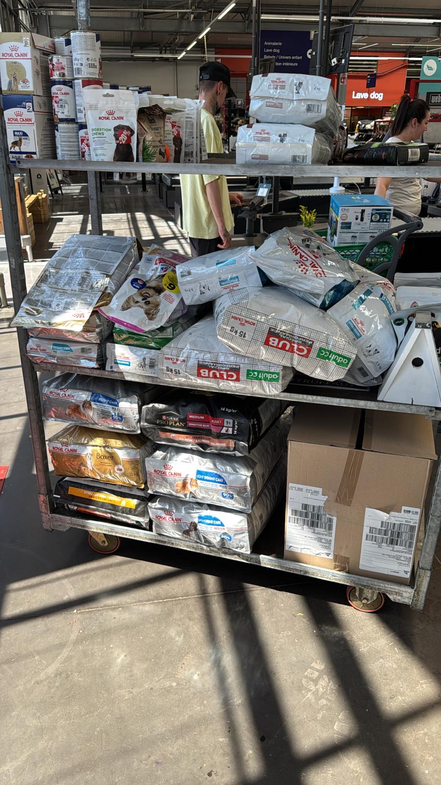 De la collecte des produits à leur redistribution aux animaux